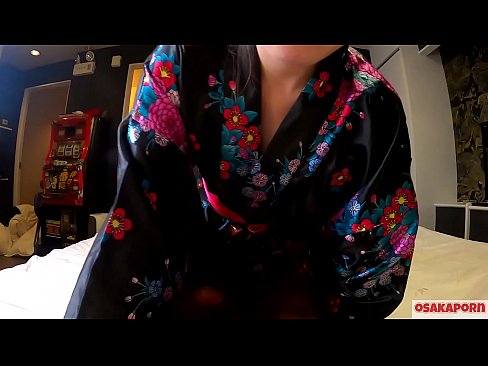 ❤️ Keçika ciwan a cosplay ji seksê hez dike ku bi orgazmê bi şûjinek di hespêk û blowjob de. Keçika Asyayî ya bi pisîka porî û bi cil û bergên kevneşopî yên Japonî di vîdyoya amator de ku masturbasyona bi pêlîstokên qijikê nîşan dide. Sakura 3 OSAKAPORN. ❤️ Porno li me ﹏
