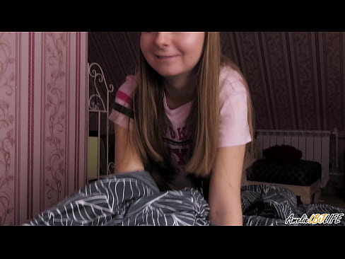 ❤️ Blondie BFF-ya xwe bi kûr dimije û di devê xwe de diqelişe ❤️ Porno li me ﹏